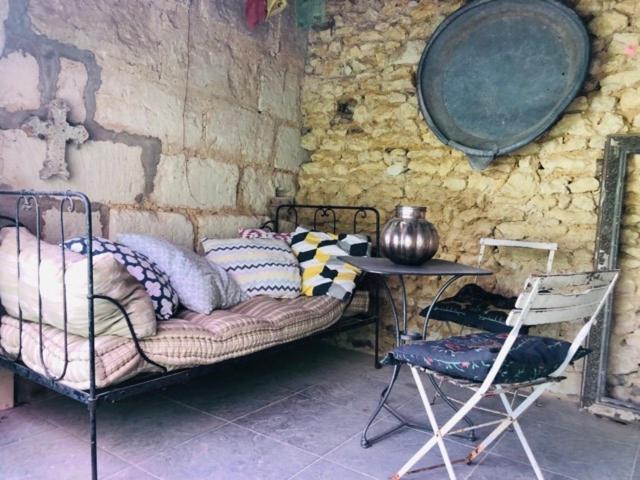 Maison D'Hotes "Les Volets Verts" Et Sa Brocante Ecueille Exterior photo